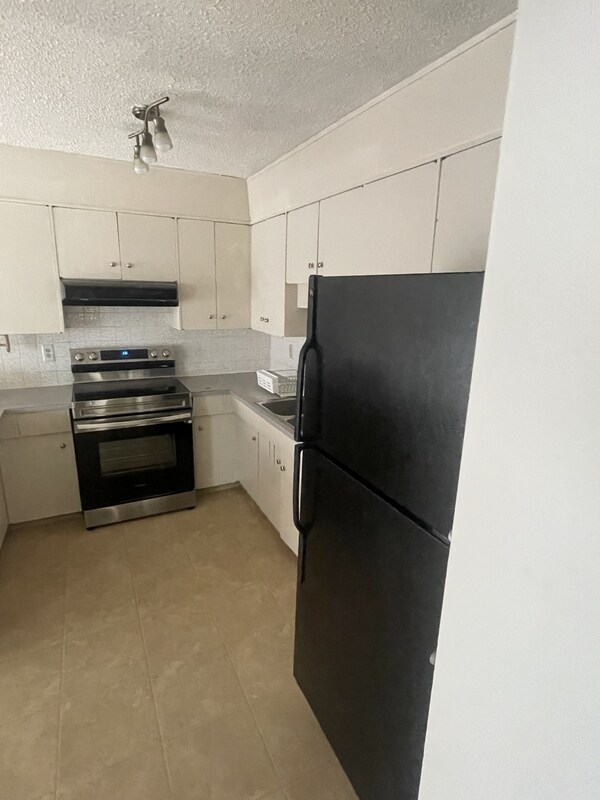 Photo du bâtiment - 3518-3578 78 St NW