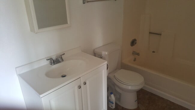 Bathroom - 474 Crane Blvd