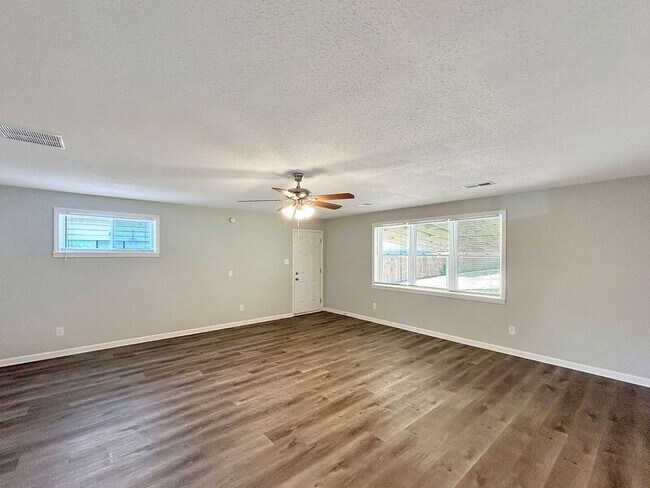 Foto del edificio - 835 Margo Ln