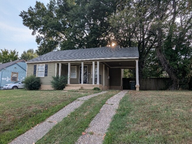 Photo - 1827 S Wellington St House