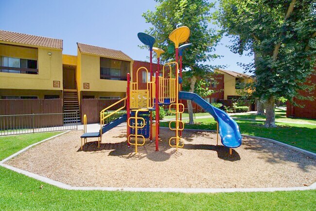 Building Photo - 2600 S Azusa Ave