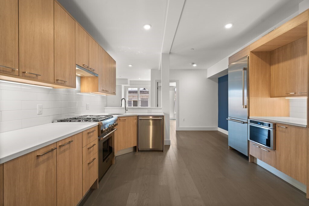 Foto principal - 402 W Broadway