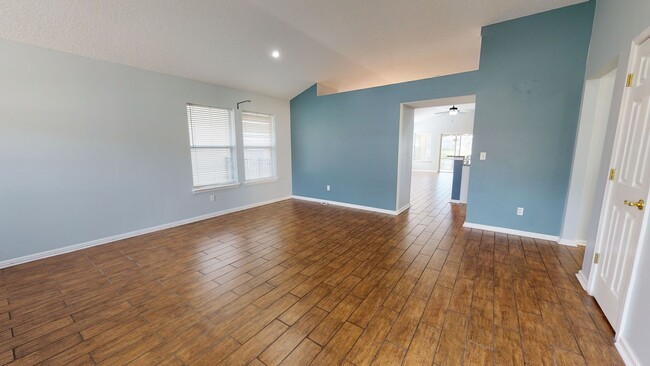 Building Photo - Beautiful 4 bedroom, 2 bathroom home for r...