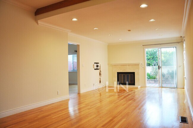 Building Photo - 44825 Lynx Dr