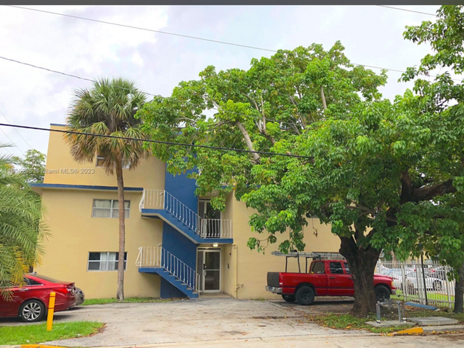 Foto del edificio - 4301 NW S Tamiami Canal Dr