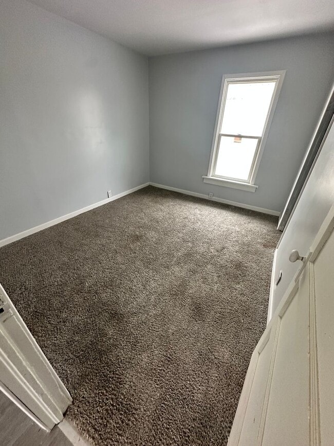 Building Photo - 1135 W Elliot