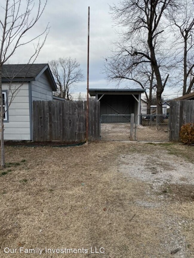 Building Photo - 3 br, 2 bath House - 3943 West 8Th St