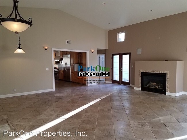 Building Photo - 4 br, 3 bath House - 6 Lavina Ct