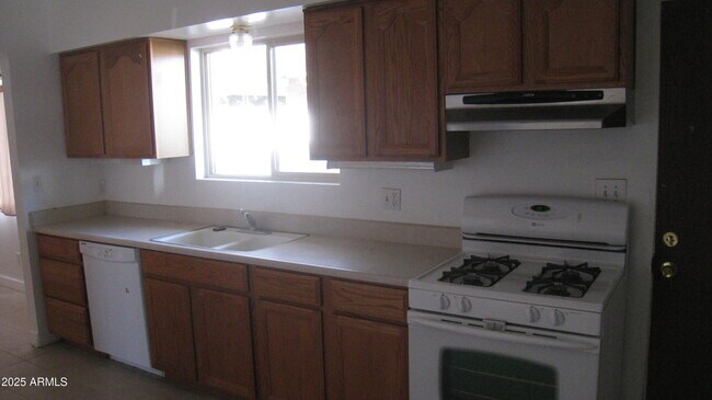 Building Photo - 1665 Cushman Dr