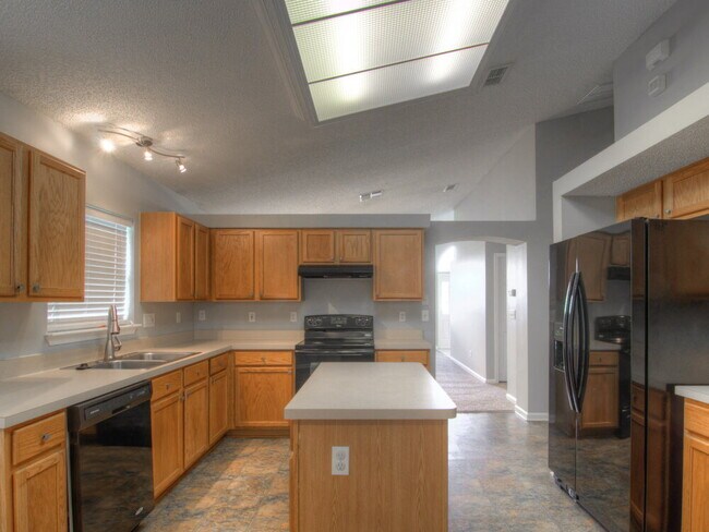 Foto del edificio - 12630 Richfield Blvd