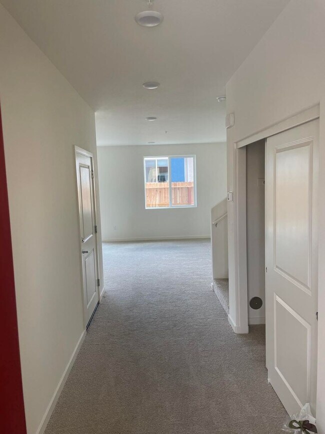 Foto del edificio - Only 1 Resident - Newer Home