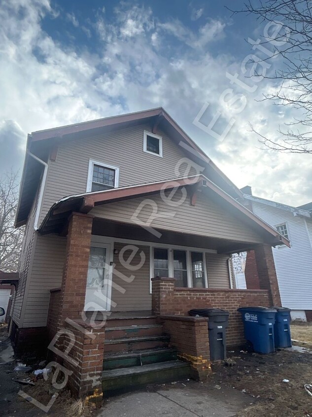 Foto principal - Spacious 3 Bedroom Home on Sylvania for Rent