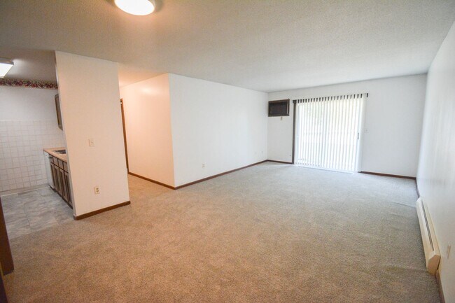 Foto del edificio - Main floor 2br condo steps from the Dougla...
