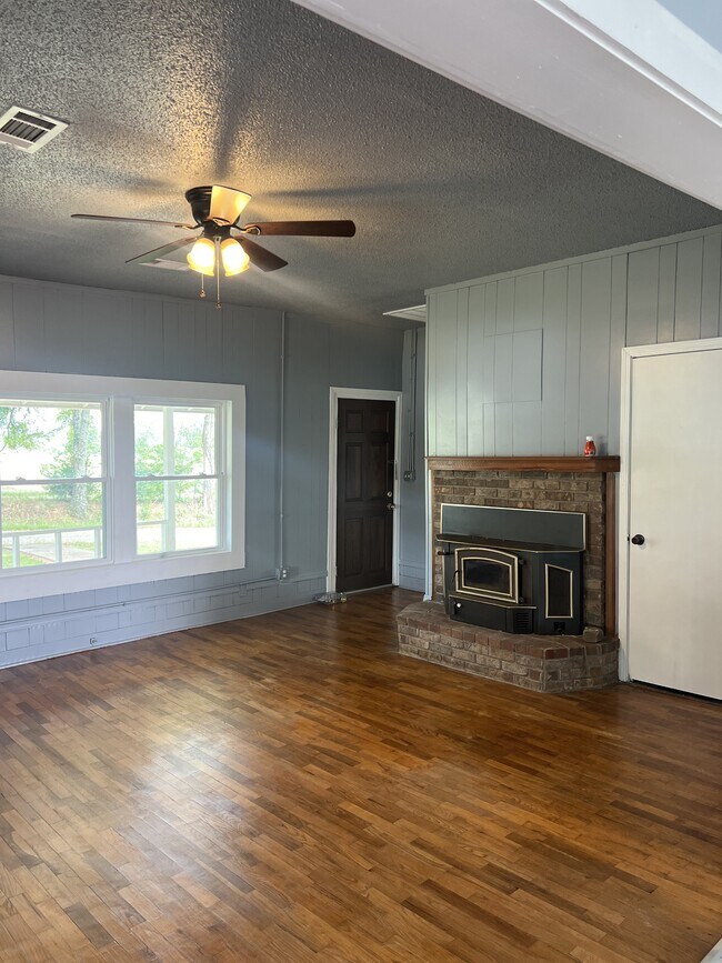 Building Photo - 286 Co Rd 2674