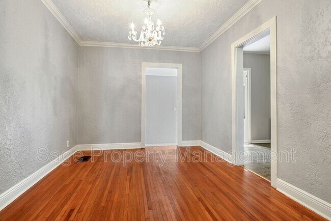 Foto del edificio - 2405 Orpine Ave