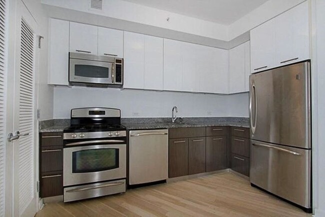 Foto del edificio - 230 Ashland Pl