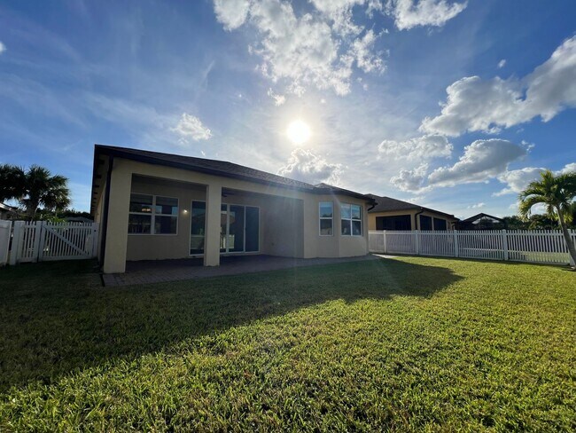 Foto del edificio - Luxury Living in a Gated Community – Modern 2-Bed Home with Premium Amenities!