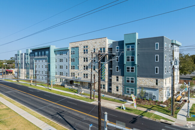 Foto del edificio - June West Apartments