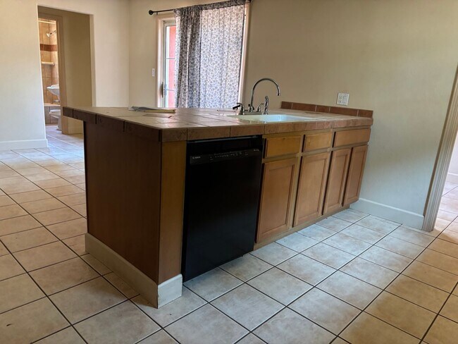 Foto del edificio - 16360 Placer Hills Rd