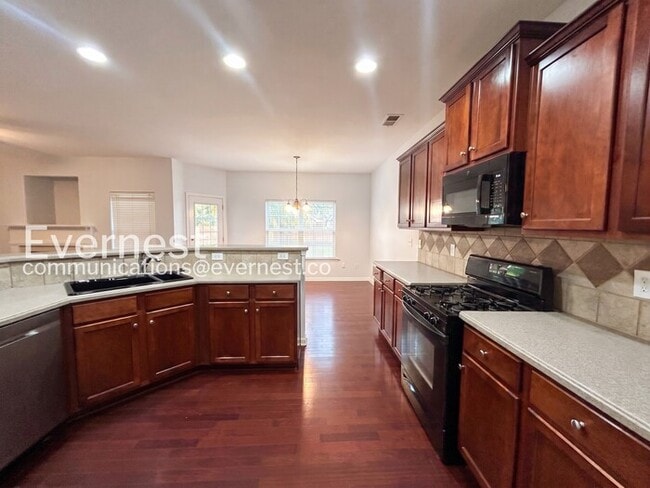Building Photo - 200 Suttles Dr SW