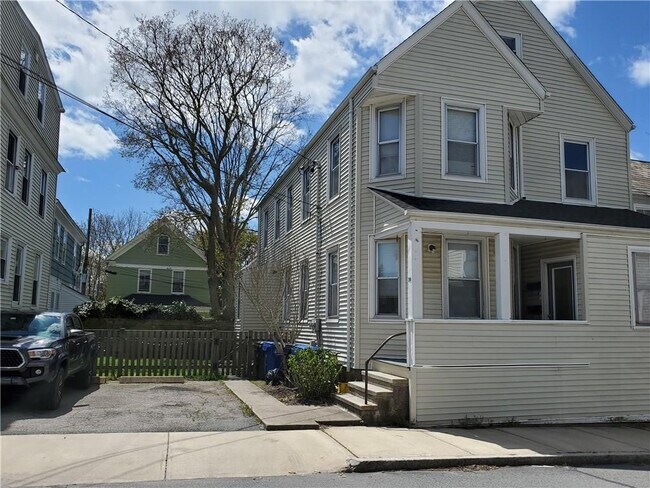 Building Photo - 28 Newport Ave
