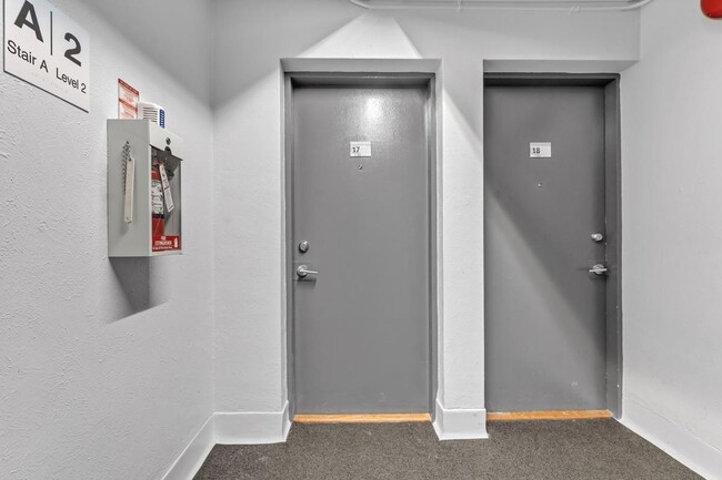 Building Photo - 389-401 Yonge Street