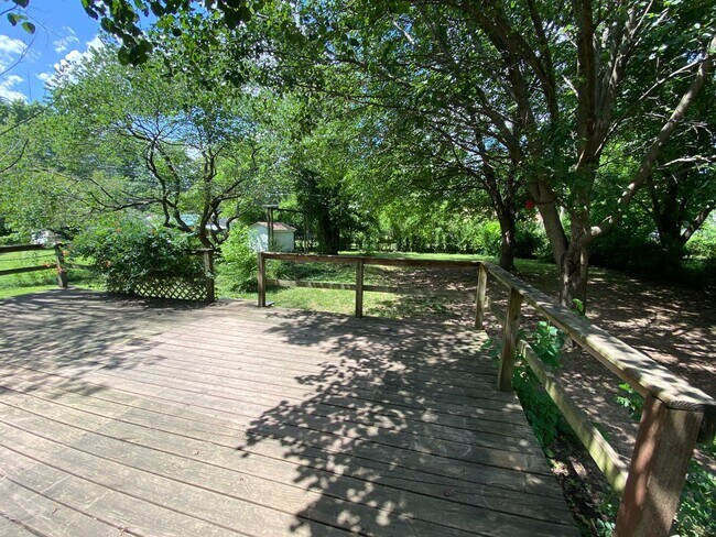 Building Photo - 3 Bed 2 Bath in Phelps Grove