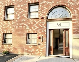 Building Photo - 84 Chelsea St