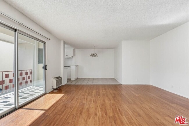 Foto del edificio - 515 N Alfred St