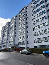 Building Photo - 600 Grenfell Dr