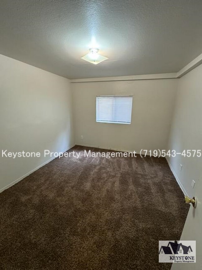 Foto del edificio - $400 OFF - Move In Special!  2 Bedroom/1 Bath Apartment w/ Exterior Entrance - $800/$800