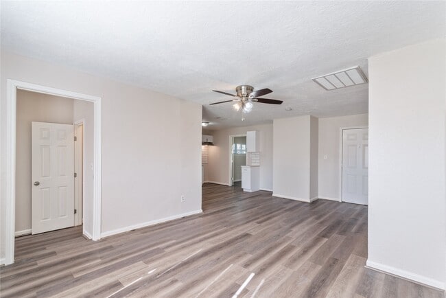 Building Photo - 5825 Southurst St