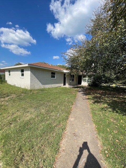 Foto del edificio - 105 Faye Dr