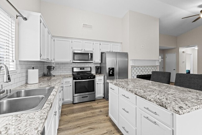 Building Photo - 2420 Inverness Dr