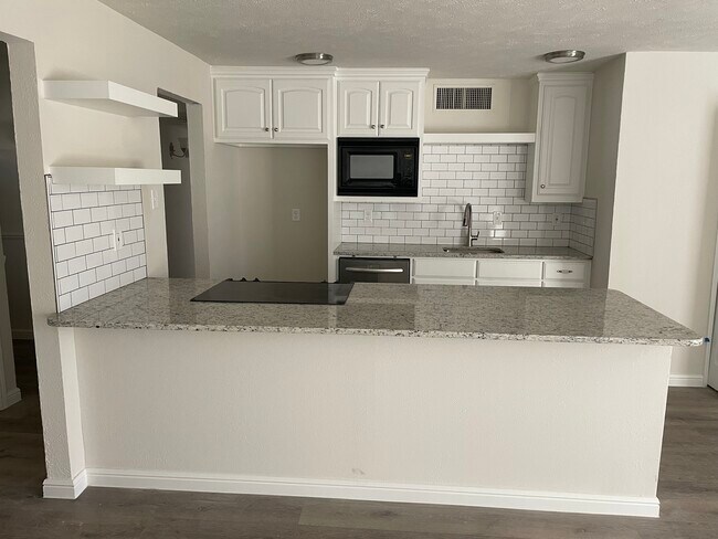 Foto del edificio - 6816 Newcastle Pl