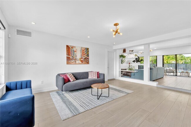 Foto del edificio - 1089 NE 110th St