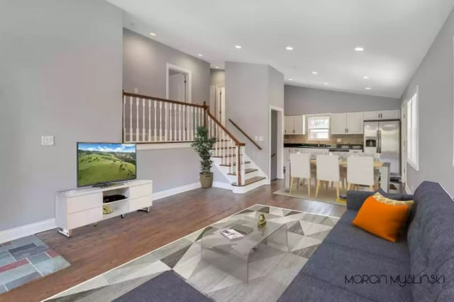 Photo - 496 E Butterfield Rd House