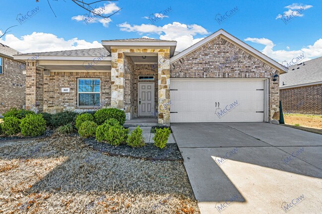 Building Photo - Beautiful 4/2 Home in Waxahachie!