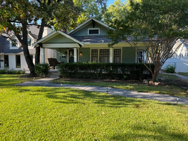 Building Photo - 5825 Belmont Ave