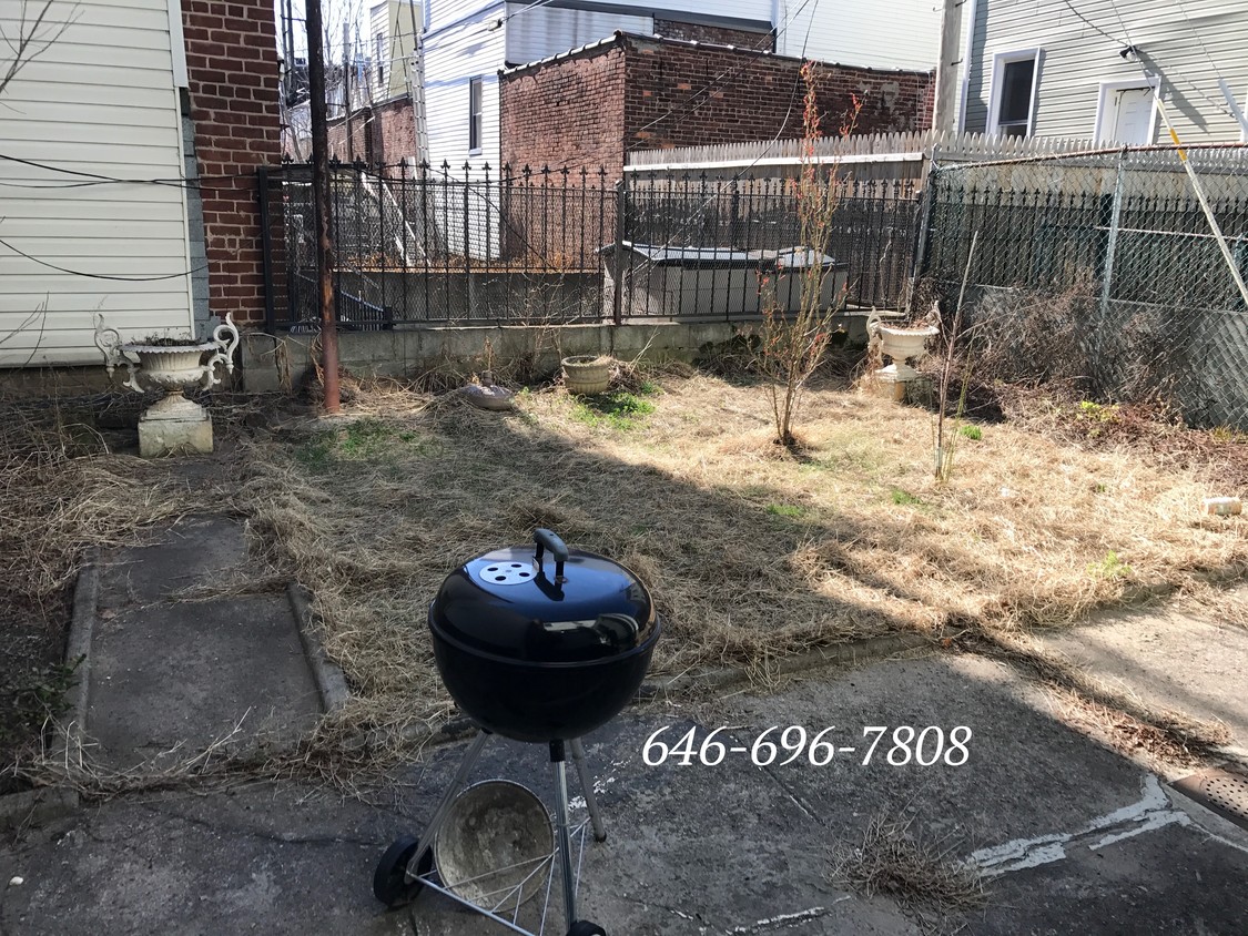 Primary Photo - 712 Bushwick Ave