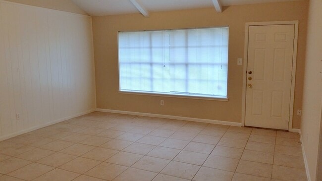 Foto del edificio - 430 Mistywood Dr