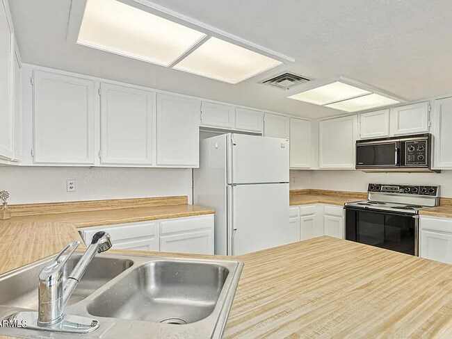 Building Photo - 15020 N 40th St