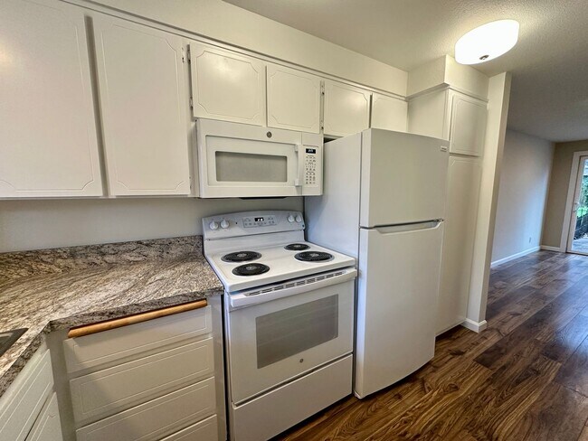 Foto del edificio - Updated Two Bedroom Condo in Keizer