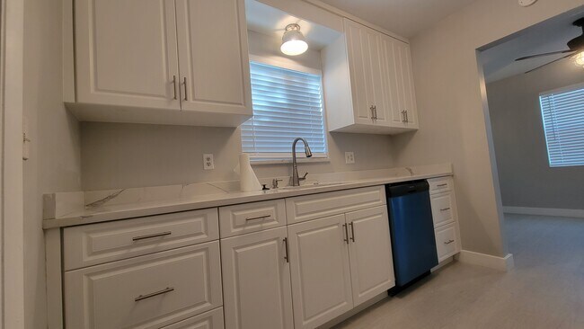 Foto del edificio - 535 NE 36th St