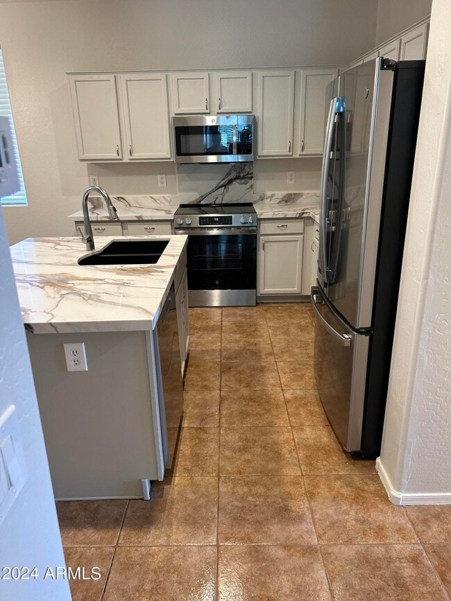 Building Photo - 17053 W Tonbridge St