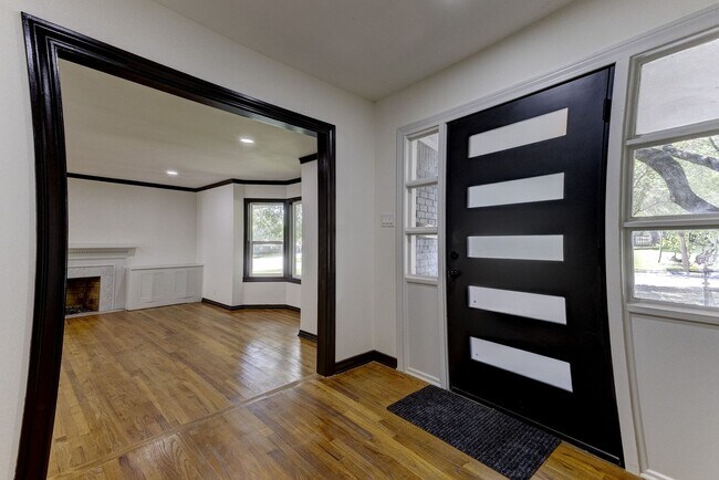Foto del edificio - 6749 Fortune Rd