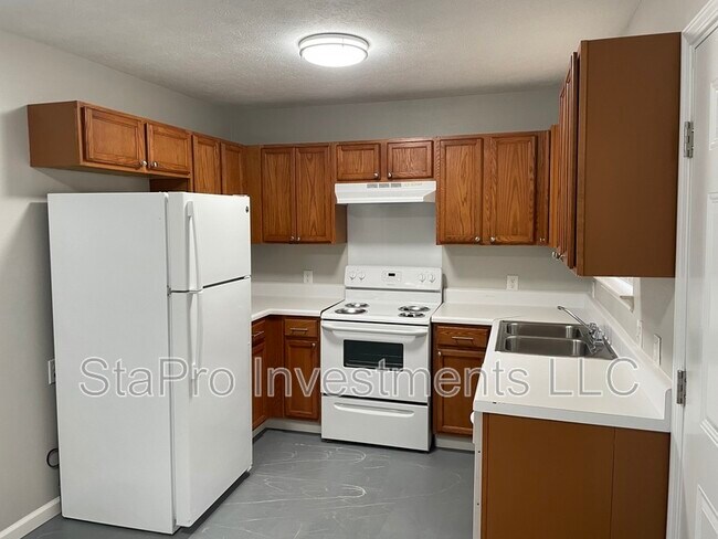 Building Photo - 140 Village Pl
