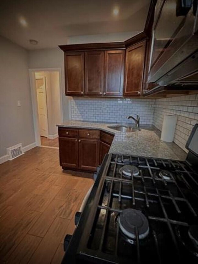 KITCHEN - 172 Boyd Ave