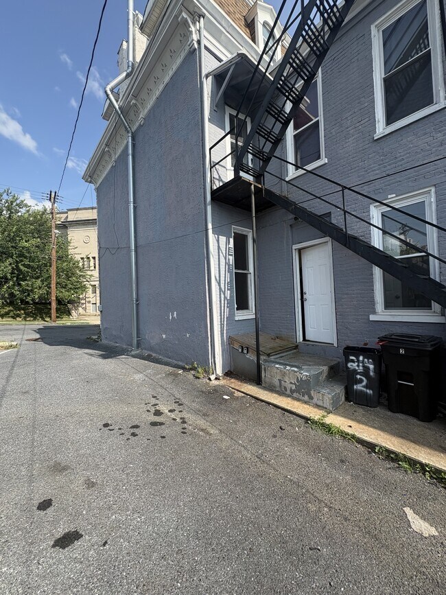 Building Photo - 214 S 13th St