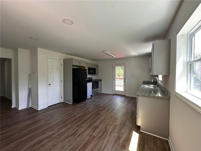 Foto del edificio - 3332 Fence Rd NE